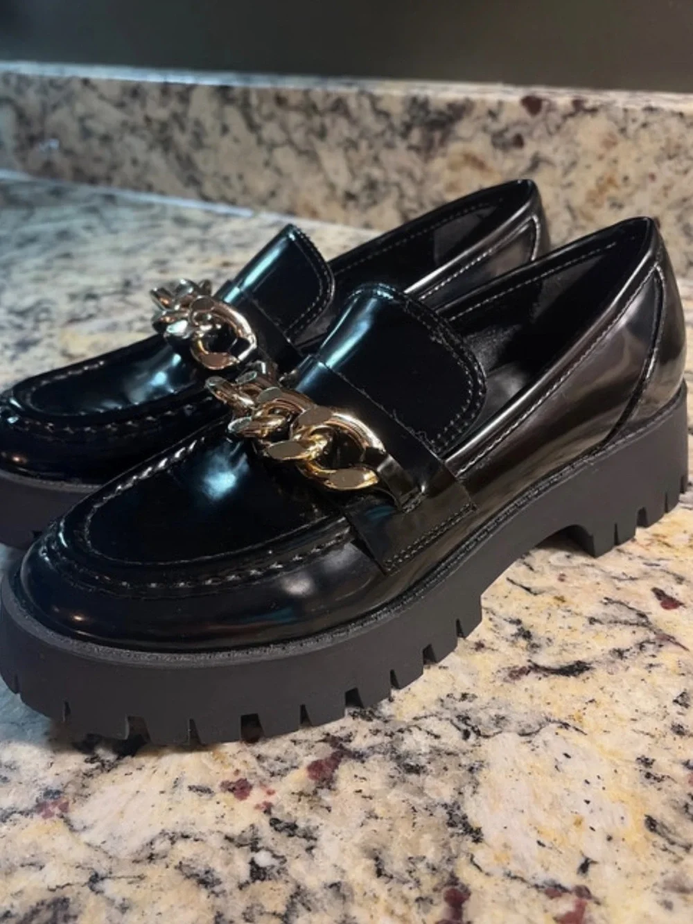 GUESS♦️PLATFORM LOAFER